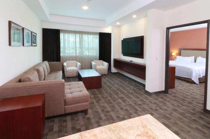 سوئیت با تخت بزرگ, Holiday Inn & Suites Plaza Mayor, An Ihg