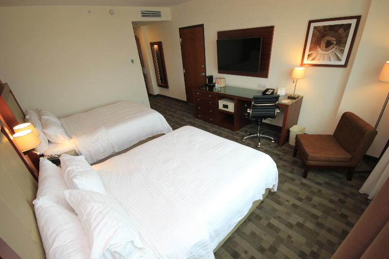 Quarto Estandar, Holiday Inn & Suites Plaza Mayor, An Ihg