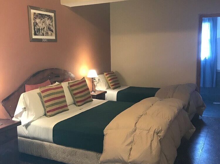 غرفة قياسية ثلاثية, La Posada De Juan