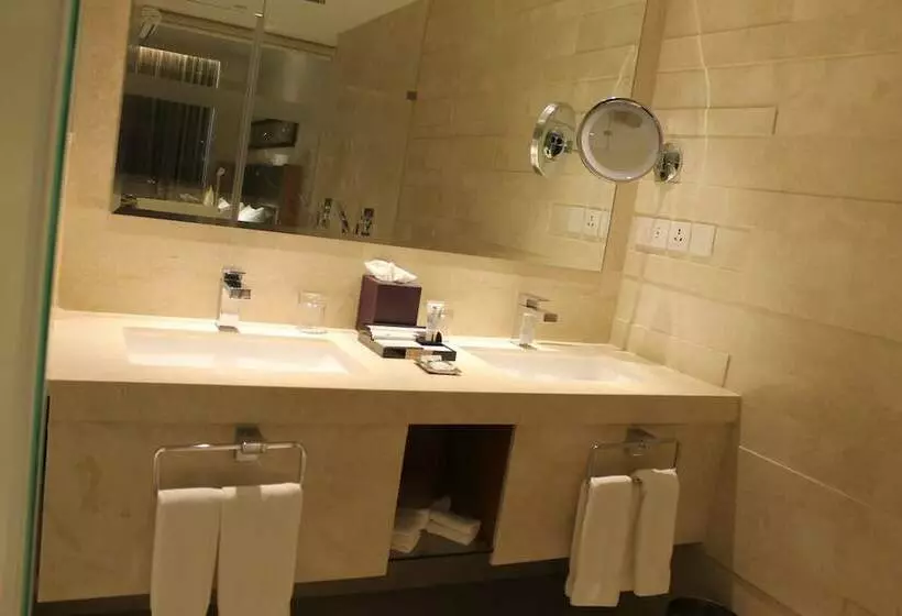 デラックスルーム, Mercure Hyderabad Kcp Banjara Hills, An Accor