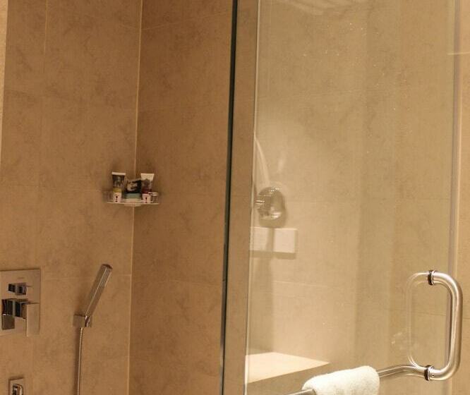 Номер Deluxe, Mercure Hyderabad Kcp Banjara Hills, An Accor