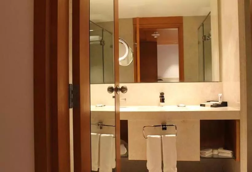 デラックスルーム, Mercure Hyderabad Kcp Banjara Hills, An Accor
