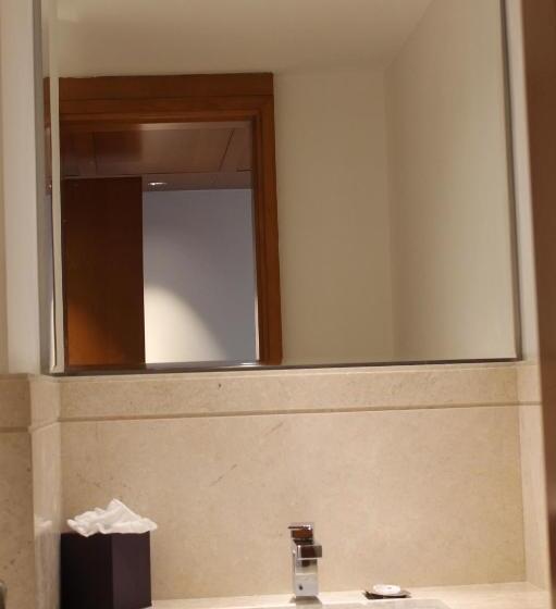 带特大床的高级间, Mercure Hyderabad Kcp Banjara Hills, An Accor