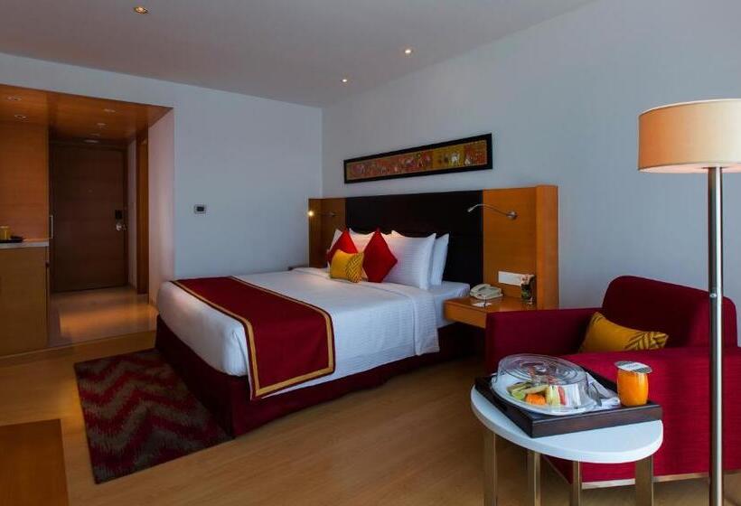 带特大床的高级间, Mercure Hyderabad Kcp Banjara Hills, An Accor