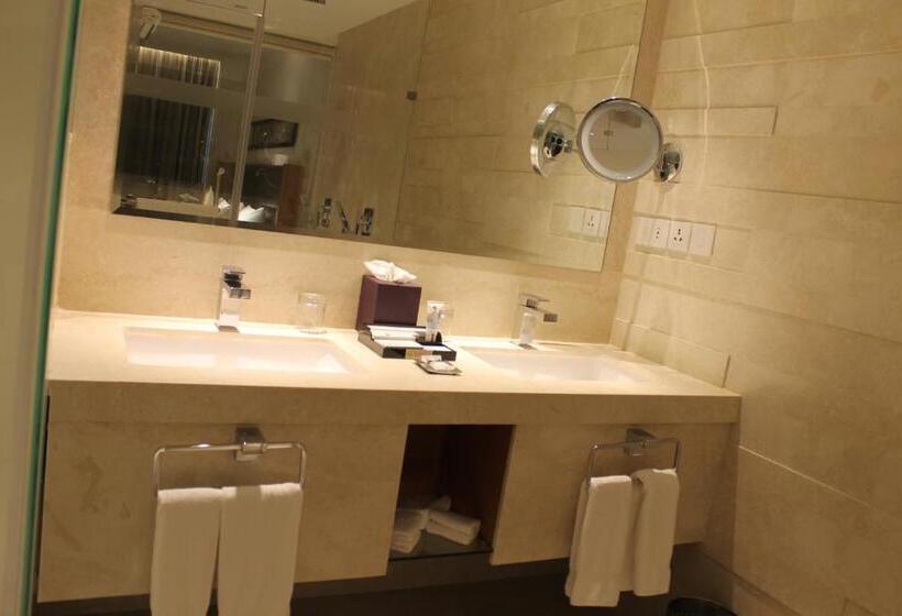 Номер Стандартный Кровать Куин, Mercure Hyderabad Kcp Banjara Hills, An Accor