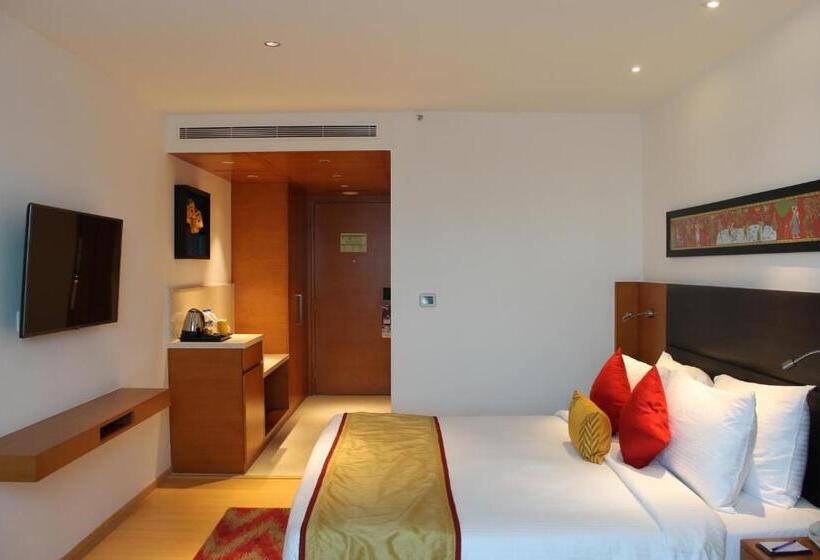 带特大床的标准间, Mercure Hyderabad Kcp Banjara Hills, An Accor