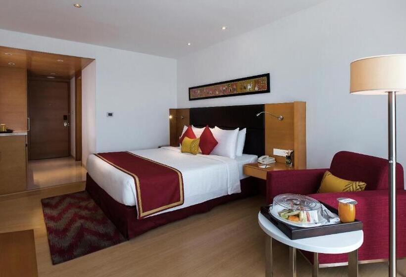 带特大床的标准间, Mercure Hyderabad Kcp Banjara Hills, An Accor