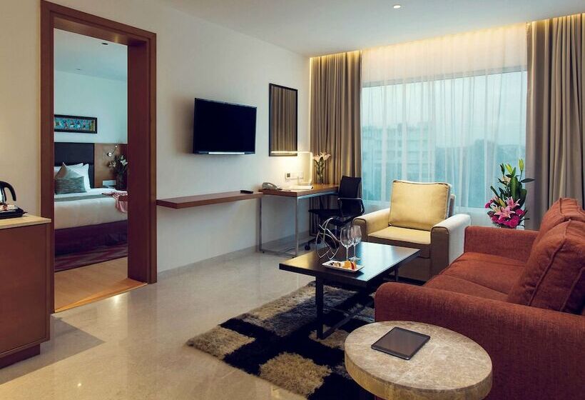 Люкс, Mercure Hyderabad Kcp Banjara Hills, An Accor
