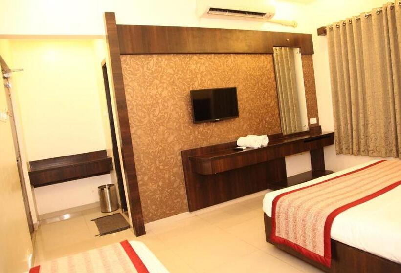 غرفة قياسية ثلاثية, Sai Ramanand