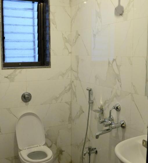 غرفة قياسية ثلاثية, Sai Ramanand