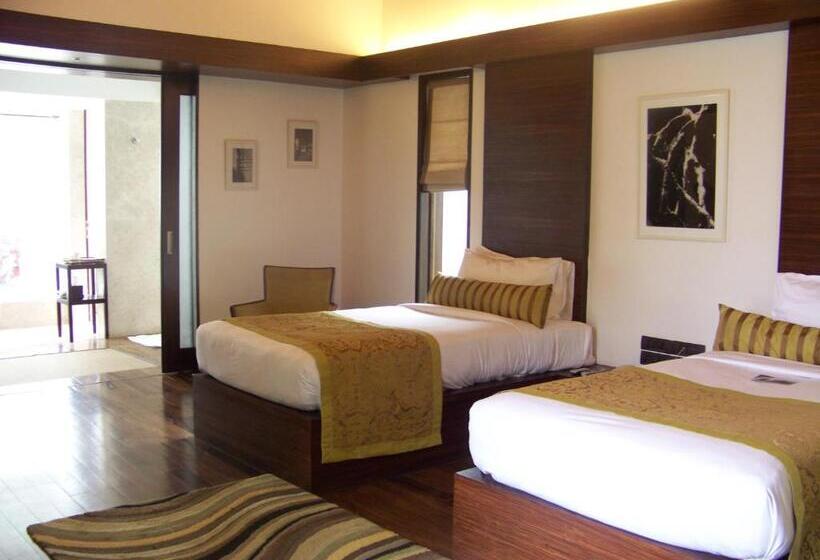 ویلای یک اتاق خوابه با استخر شنا, The Serai Chickmagalur