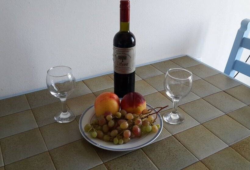 דירת חדר בקומת קרקע, Mandy Suites