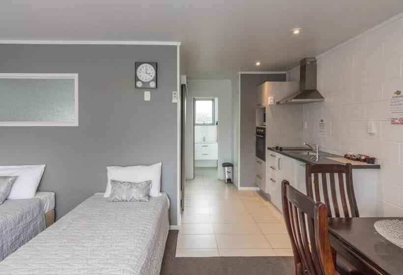 Семейные Апартаменты, Kaitaia Motor Lodge