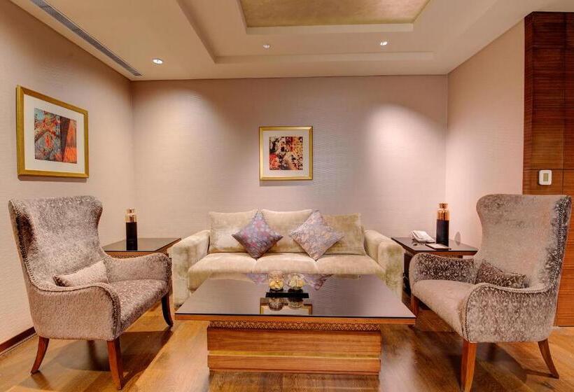 سوئیت پرزیدنت, Niranta Airport Transit Hotel & Lounge Terminal 2 Arrivals