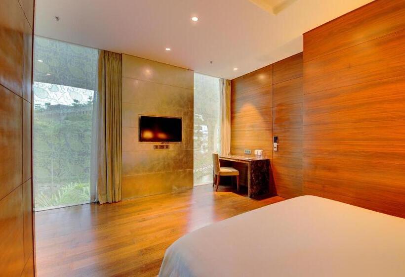 سوئیت پرزیدنت, Niranta Airport Transit Hotel & Lounge Terminal 2 Arrivals