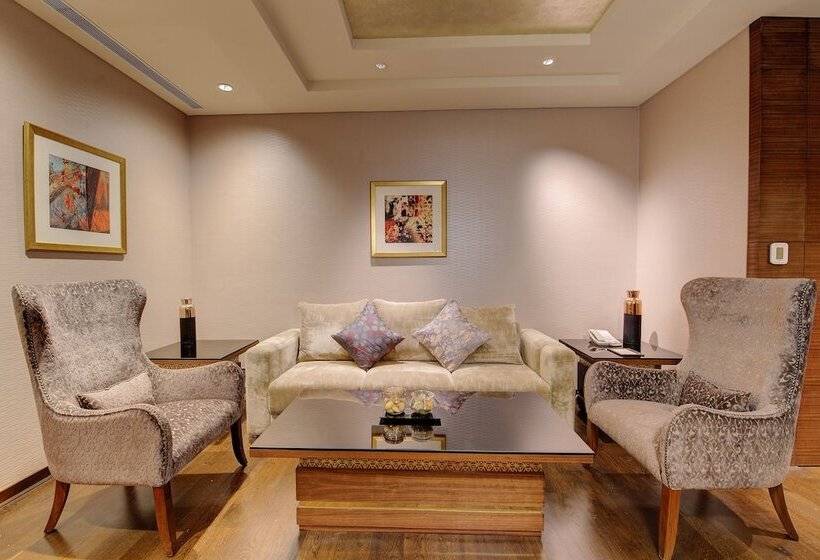 سوئیت پرزیدنت, Niranta Airport Transit Hotel & Lounge Terminal 2 Arrivals