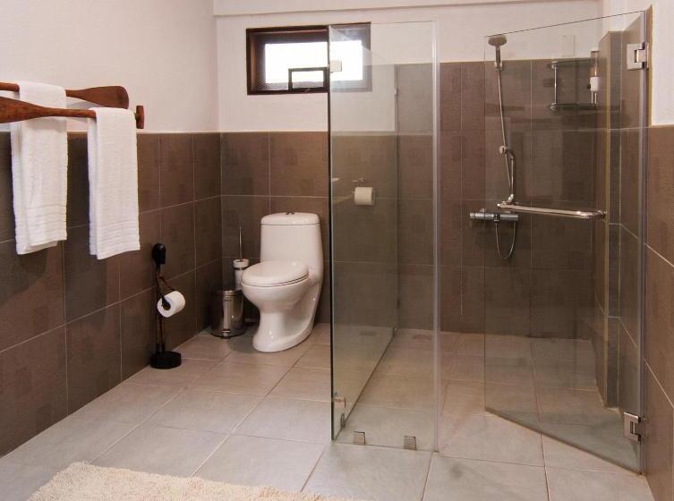 سوییت, Oasis Resort