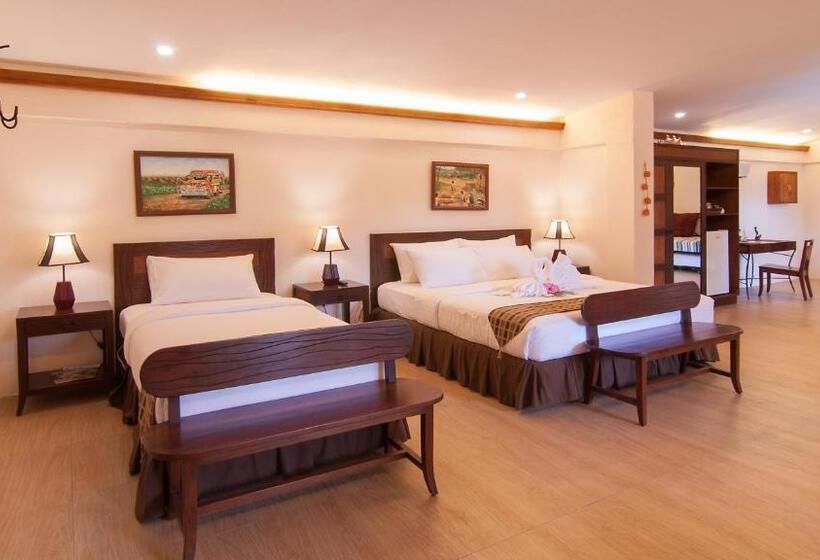 سوییت, Oasis Resort