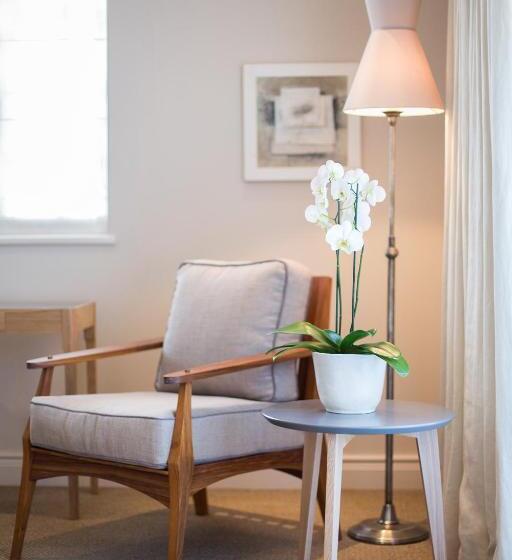 اتاق کلاسیک, Leeu House