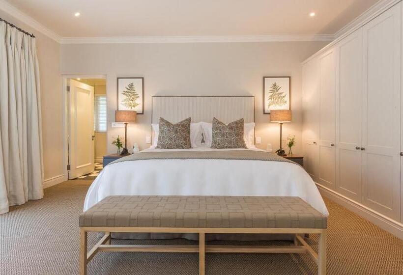 اتاق لوکس با تراس, Leeu House