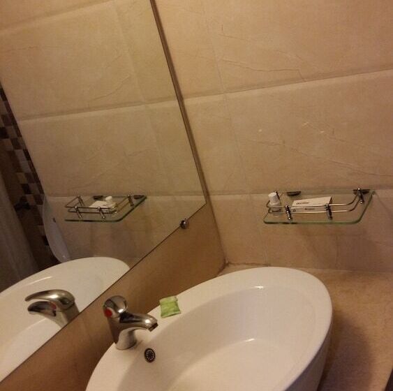 חדר דלוקס, Pride Biznotel Vadodara