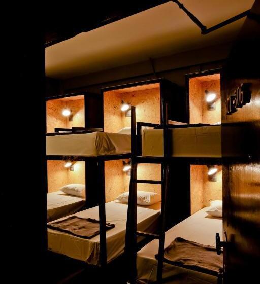 تختخواب در اتاق مشترک, Bangkok Bed And Bike