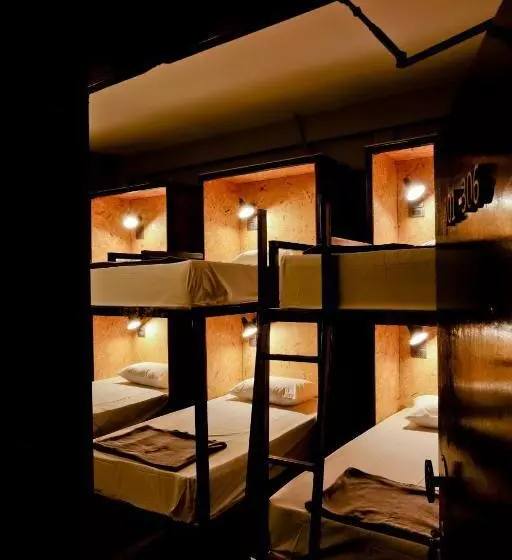 تختخواب در اتاق مشترک, Bangkok Bed And Bike