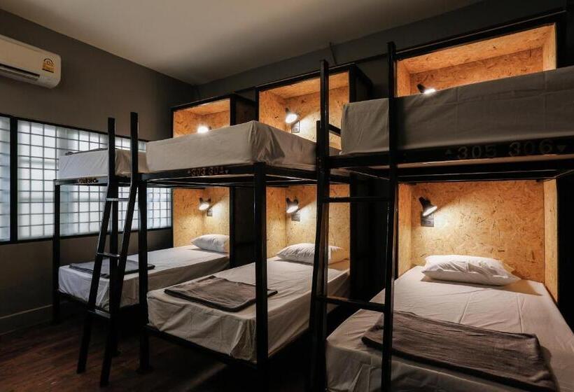 تختخواب در اتاق مشترک, Bangkok Bed And Bike