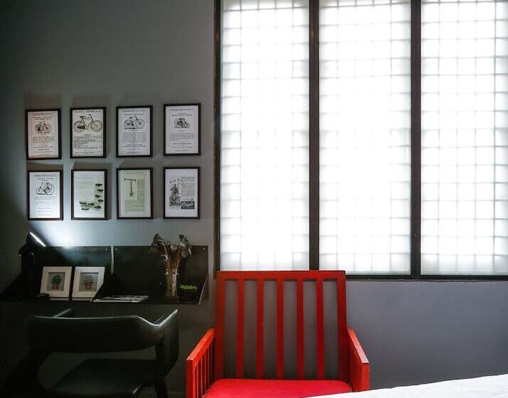 اتاق خانوادگی, Bangkok Bed And Bike