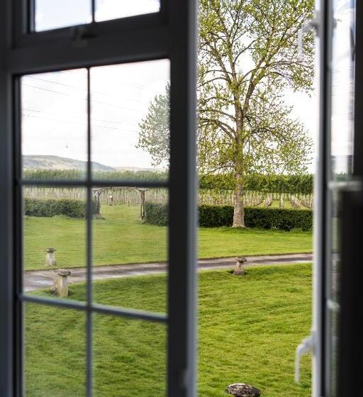 침실 2개 아파트, Aldwick Estate