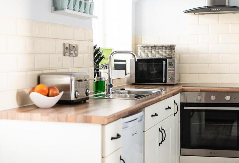 침실 2개 아파트, Aldwick Estate