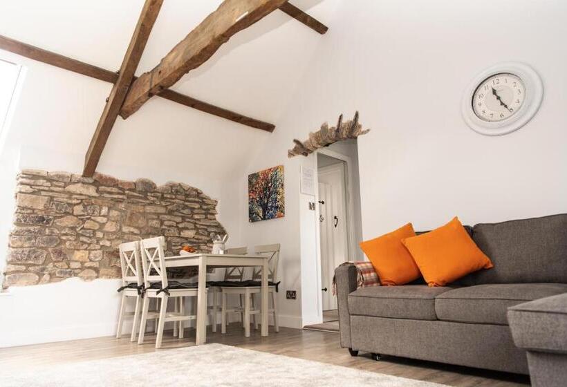 침실 2개 아파트, Aldwick Estate