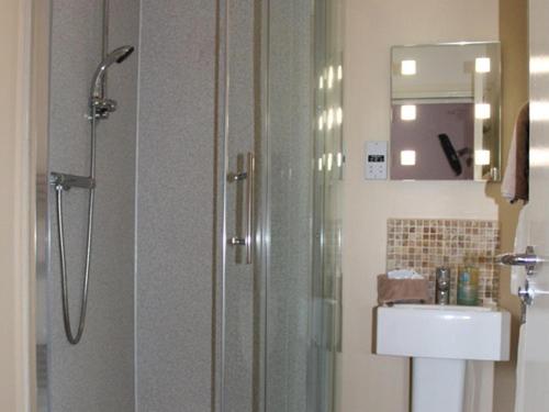 标准三人间, Elgano Guest House