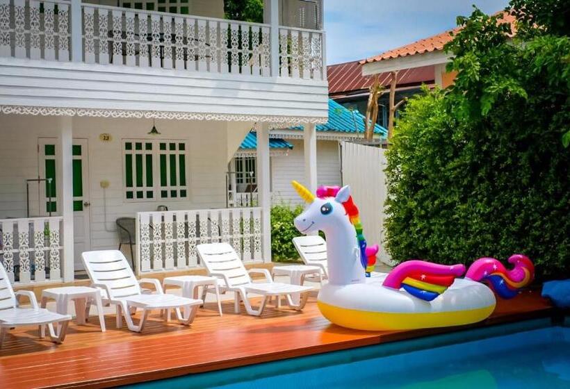 プールビュースタンダードルーム, Baan Luang Harn