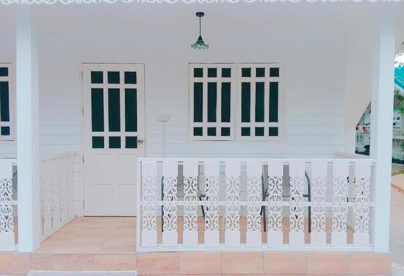 プールビュースタンダードルーム, Baan Luang Harn