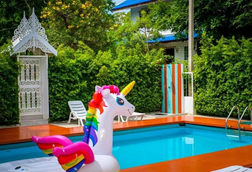 バルコニー付きスタンダードルーム, Baan Luang Harn