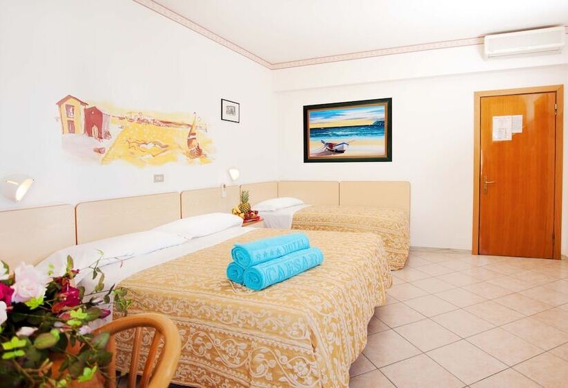 חדר סטנדרט לשלושה, Caesar