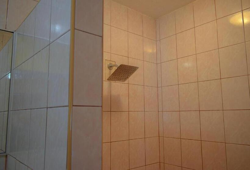 带大床的标准间, Pacific