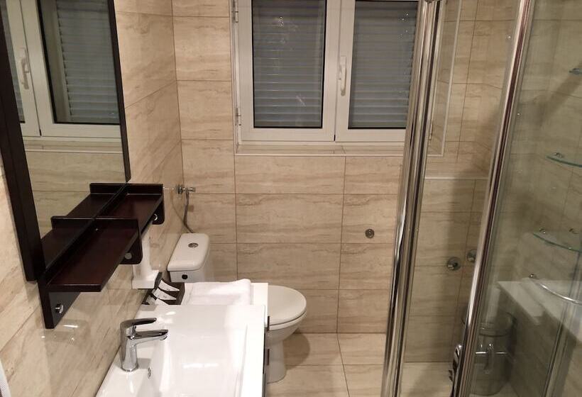 سوییت با چشم‌انداز دریا, Smokva