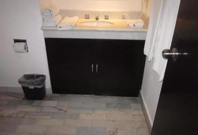 استودیوی استاندارد, Solamar Inn Mazatlan