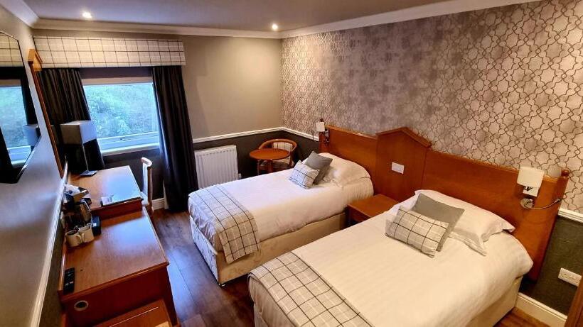 غرفة عائلية, Mill And Brae