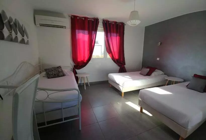 コンフォートトリプルルーム, Le Mas Des Quintrands Manosque Motel De Charme