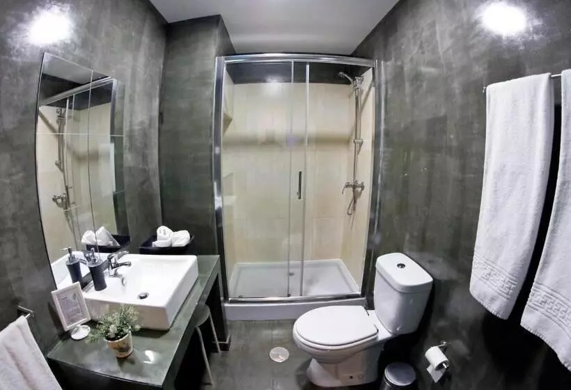 اتاق استاندارد با سرویس بهداشتی مشترک, My Hostel