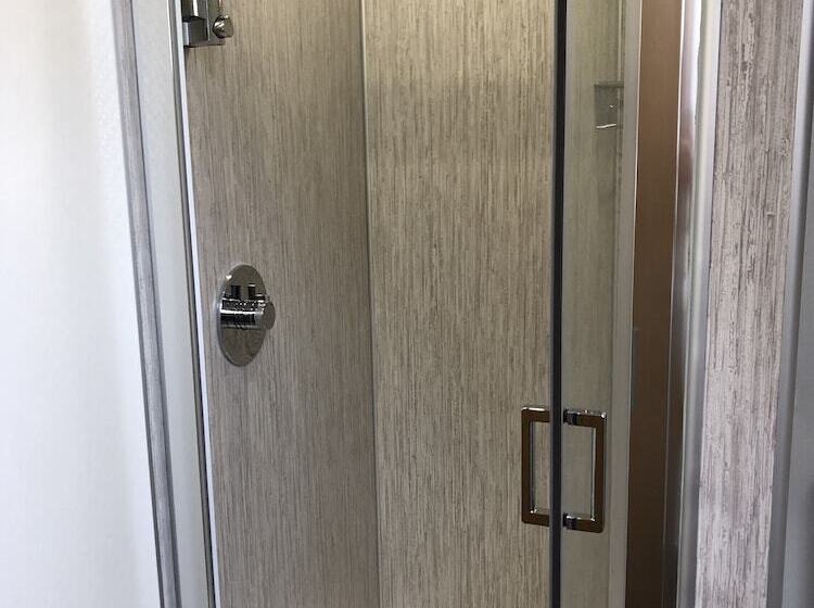 חדר משפחתי, Karrawa Guest House
