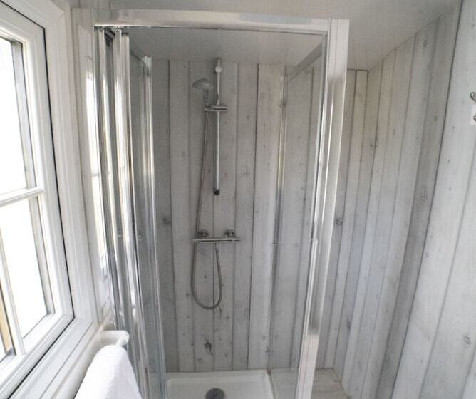 منزل غرفة نوم واحدة, Old Hall House, Nec