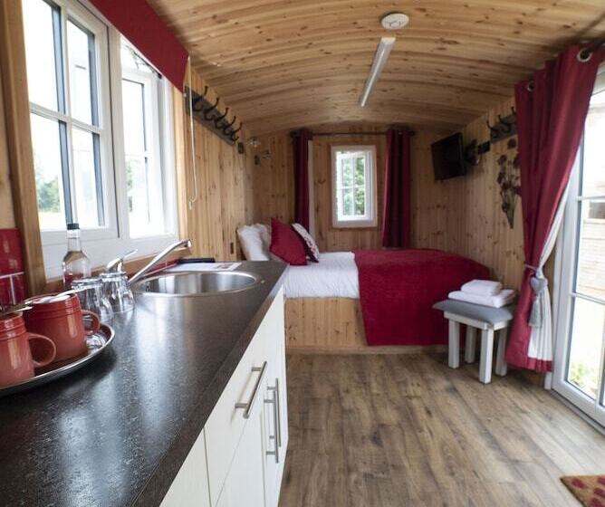 منزل غرفة نوم واحدة, Old Hall House, Nec