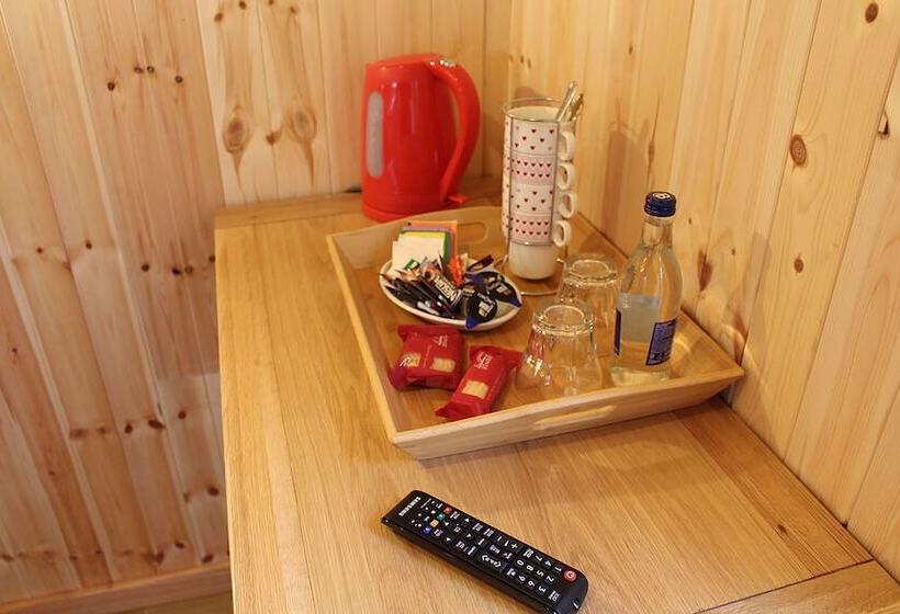 منزل غرفة نوم واحدة, Old Hall House, Nec