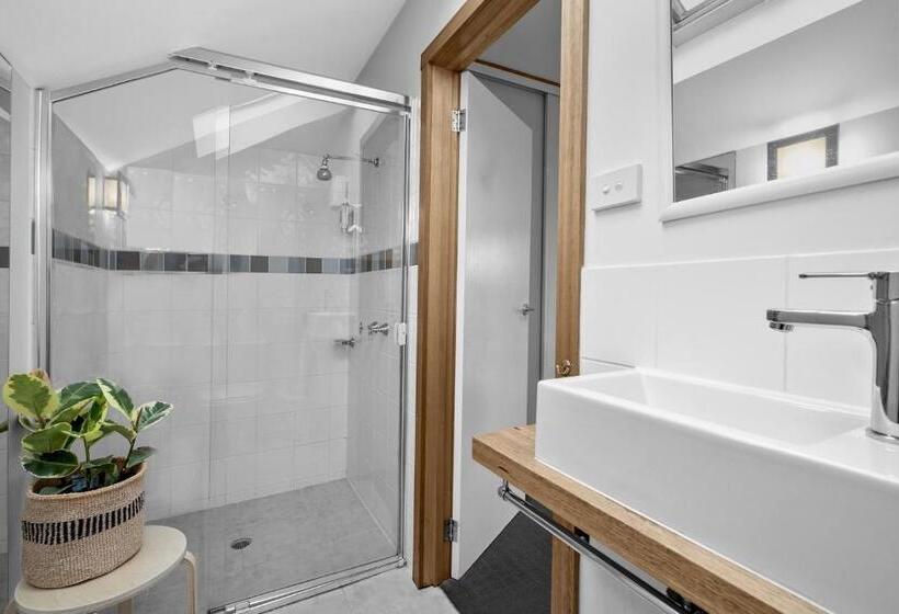 סטודיו דלוקס, Seahaven Village