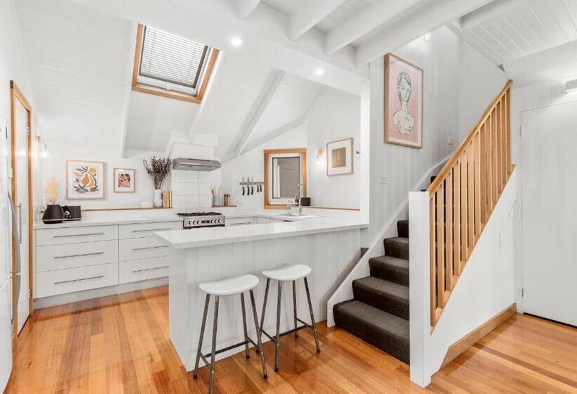 דירת חדר, Seahaven Village