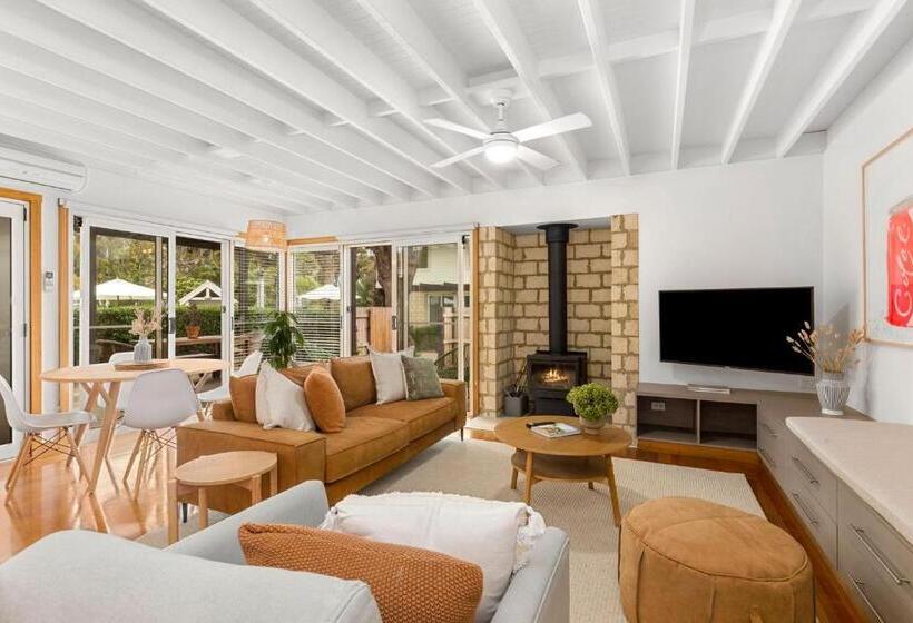 דירת חדר, Seahaven Village